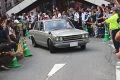 松戸駅にクラッシクカーが集合しパレード