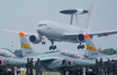 航空自衛隊・浜松基地で航空祭、航空機が勢ぞろい