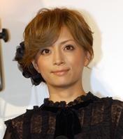 浜崎あゆみが引っ越し報道を否定「ウチに遊びに来たらいいのに笑」