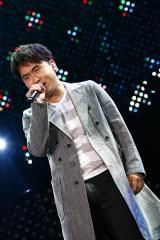 トレエン斎藤、ソナポケ7周年ライブにカツラ着用で乱入！ ファン1万2千人熱狂させる