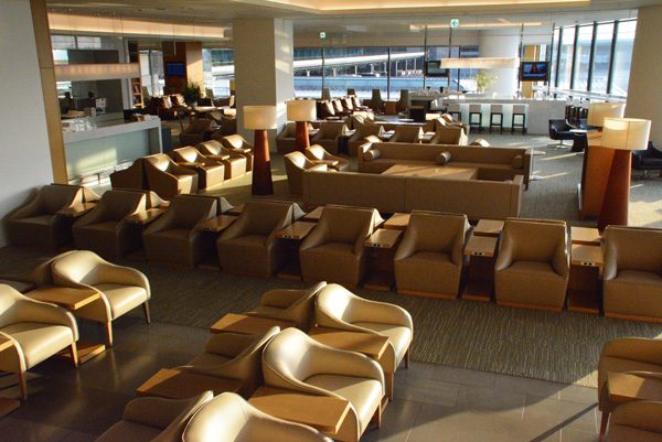 JAL、成田空港本館「サクララウンジ」のダイニングエリア拡張　8月9日オープン
