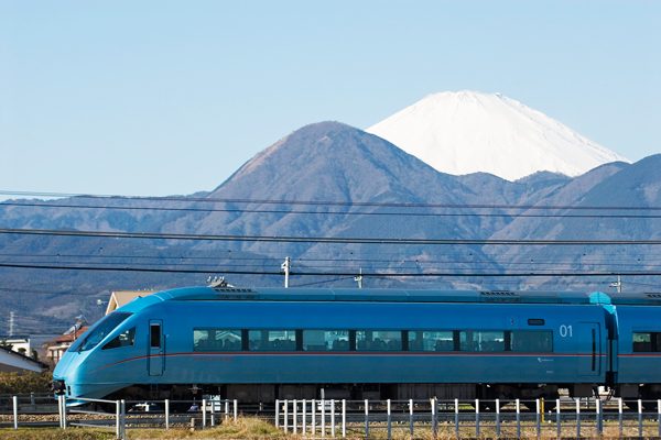 小田急ロマンスカー、車内販売でプラスチックストロー廃止