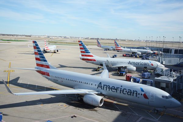 アメリカン航空、パイロットに休暇を与え過ぎて運航に影響の可能性