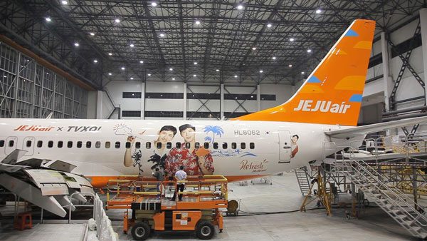 チェジュ航空、東方神起のラッピング機を公開　日本線を中心に投入へ