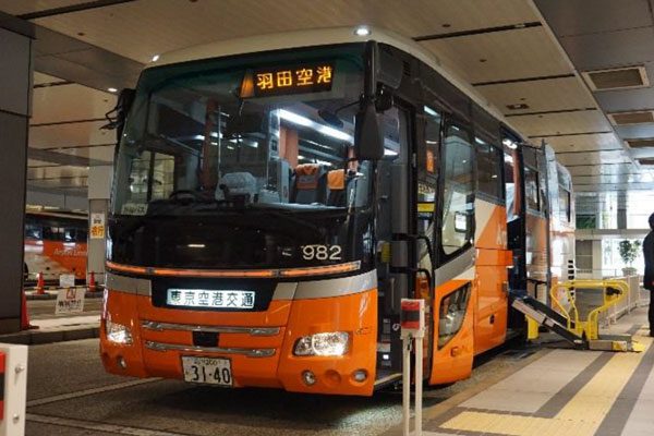 東京空港交通、バスタ新宿〜羽田空港国際線ターミナル間でリフト付きバス運行　1日2往復