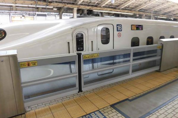 JR東海、東海道新幹線新横浜駅の全ホームに可動柵設置　3月1日から使用開始
