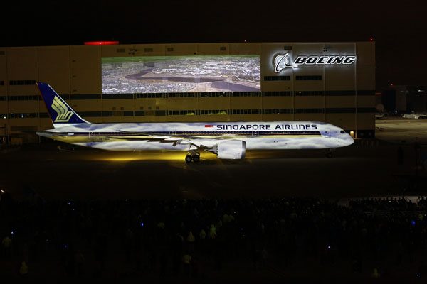 ボーイング、シンガポール航空に787-10型機初号機を引き渡し