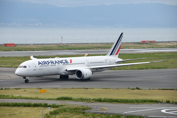 エールフランス航空、乗客のマスク着用義務付け　体温測定も