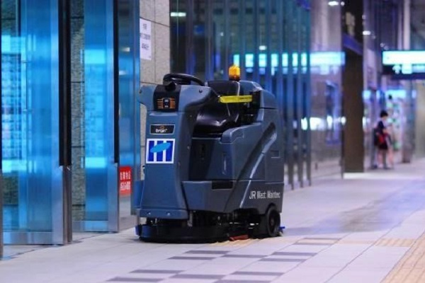 大阪駅の清掃作業、自動運転ロボットに置き換え　8月から