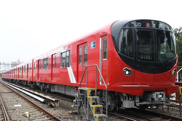 全車両にコンセント　丸ノ内線の新型車両「2000系」初公開