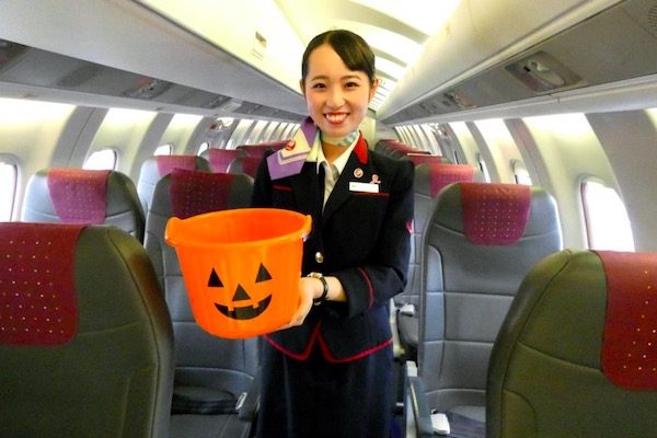 北海道エアシステム、10月31日に機内でハロウィンイベントを実施