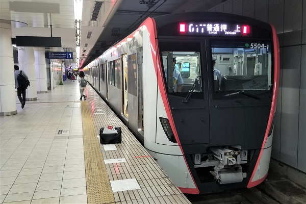 京急、羽田空港国内線ターミナル駅でのホームドア運用開始