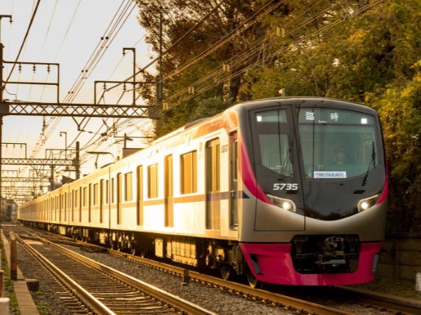 京王電鉄、新宿～高尾山口駅間でMt.TAKAO号を運行　3月〜6月に