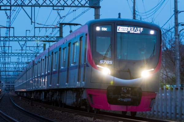 改元の瞬間を車内で　「京王ライナー 平成→令和号」、4月30日夜運行