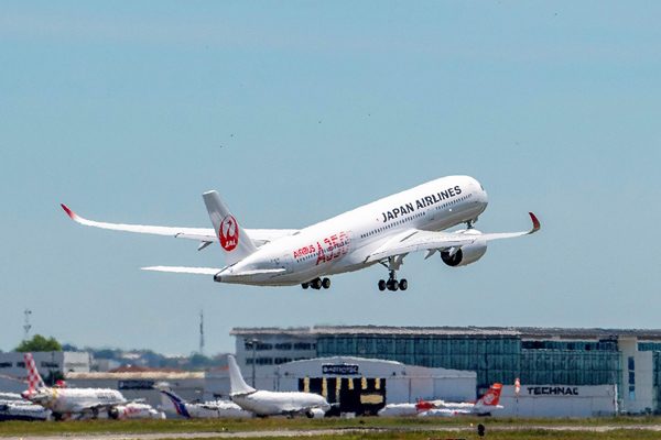 エアバス、JALに引き渡し予定のA350-900型機初号機を初飛行