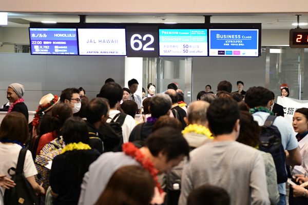 JAL、国際線の搭乗案内順変更　優先搭乗は3段階、プレエコも対象に