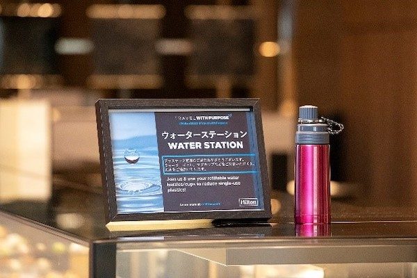 ヒルトン、国内ホテルに生分解性プラスチックボトルを導入