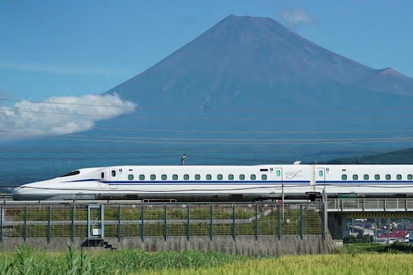 高速鉄道で世界初、5G通信実験に成功　東海道新幹線N700Sで　