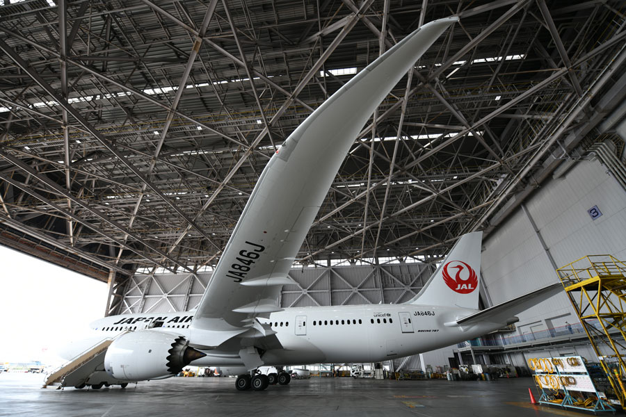 JAL、国内線仕様のボーイング787-8型機をお披露目　エアバスA350型機と同じ座席、地上でもWi-Fi利用可