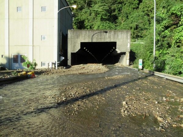 小仏 TN 東坑口 土砂流入状況