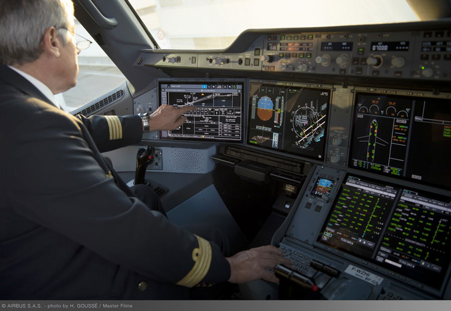 エアバス、タッチスクリーンのコックピットディスプレイ装備のエアバスA350型機を初引き渡し