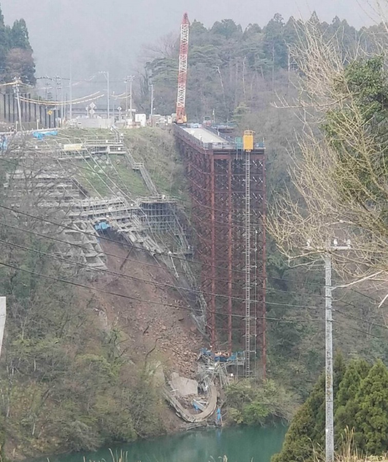 国道41号、法面崩壊で富山市内一部通行止め　東海北陸道・北陸道の一部を無料開放