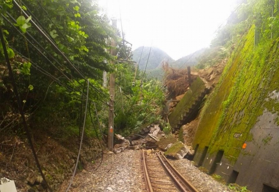 JR東海、高山本線・飯田線の復旧には「相当な日数」　豪雨で土砂流入・線路冠水