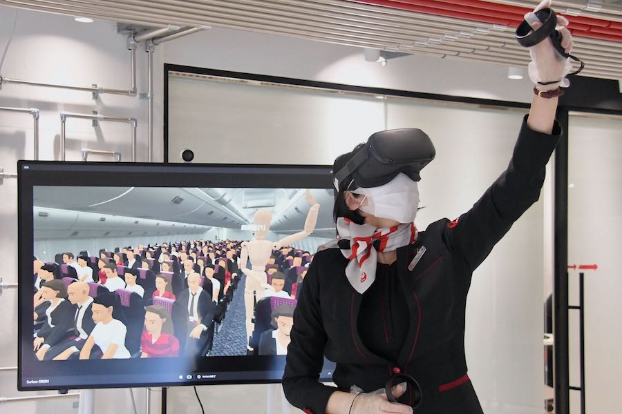 JAL、CA地上訓練にVR活用　効率化とコスト削減図る