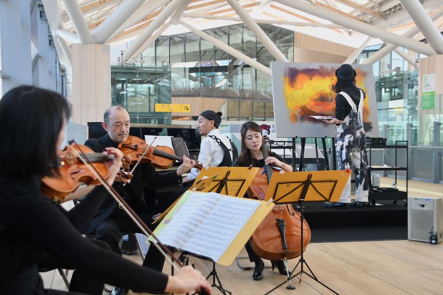 イベント自粛の空気に風穴を　JR東日本、山手線全30駅でアート＆音楽イベント