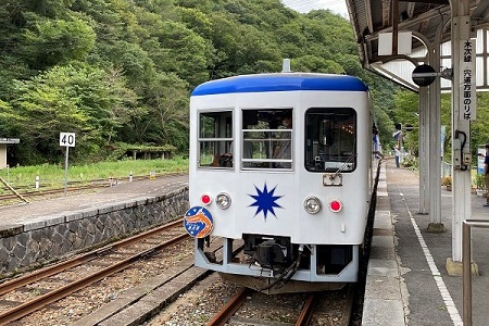 木次線・出雲横田～備後落合駅間、大雪で約3年ぶり「冬眠」か　代行輸送は12月23日から