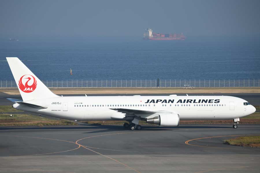 JAL（ボーイング767-300型機、JA615J）