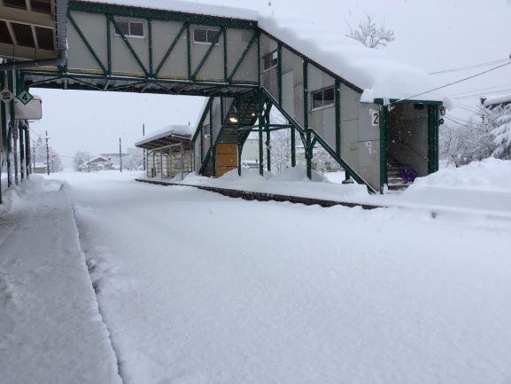 JR東日本、上越線や飯山線などで大雪　2日まで一部終日運転見合わせ