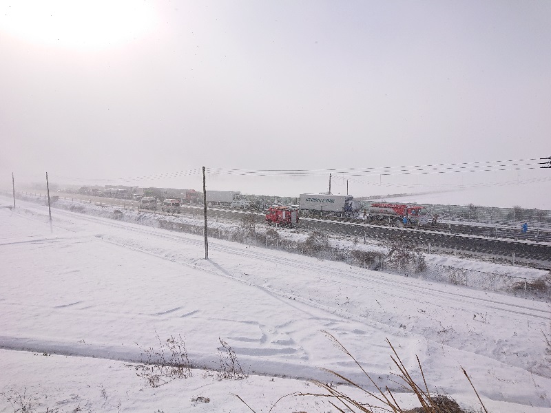 吹雪の東北道で100台以上の多重事故　大衡IC〜築館IC下り線