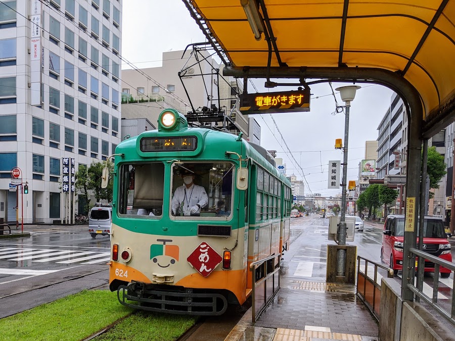 とさでん交通、路面電車のダイヤ改正を実施　約40分間隔に減便の区間も