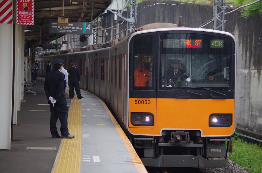 朝ラッシュの東急田園都市線、「マスコン折れた」　東武鉄道の車両が故障