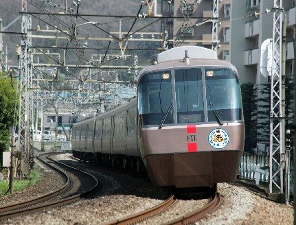 小田急電鉄、いきものがかりの野外ライブに合わせて特別列車「ロマンスカーで行くでしょー号」運転　ミュージアム列車も