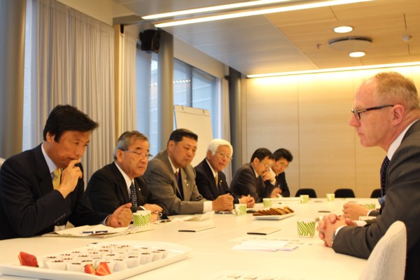 福岡県知事、フィンエアー本社訪問　ペッカ･ヴァウラモCEOに福岡線通年運航を要請