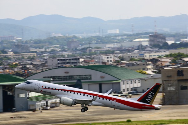 三菱航空機と三菱重工業、「MRJ」試験飛行機2号機の初飛行実施