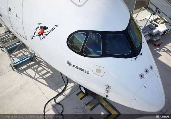 エアバス、機体の目視検査でドローンを活用　デモ披露