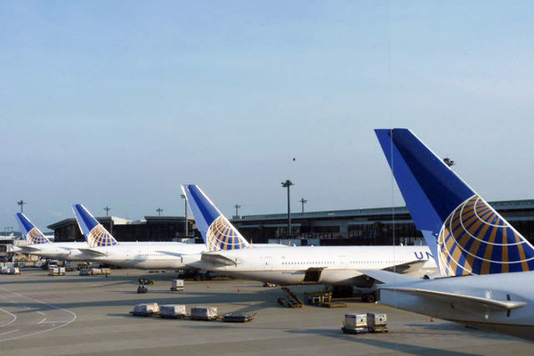 ユナイテッド航空、オーバーブッキング時の補償上限を1万米ドルに増額　顧客サービス改善策公表