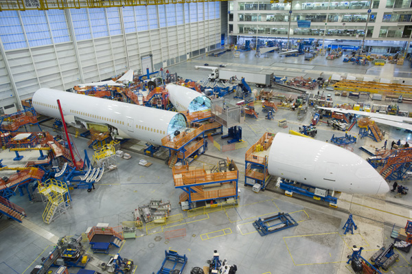 ボーイング、787-10型機飛行試験初号機の最終組立を開始