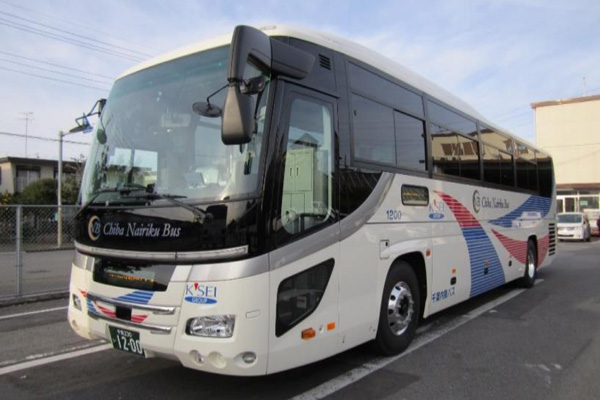 千葉内陸バス、全席にUSB充電用コネクタ付きの新型高速バス車両導入　羽田空港線などに投入