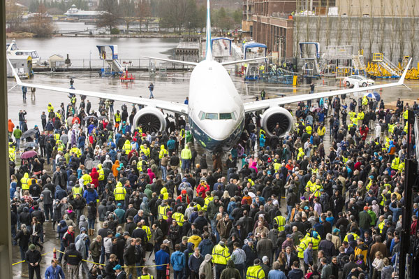 ボーイング737 MAX 9初号機をお披露目　737ファミリー2機目