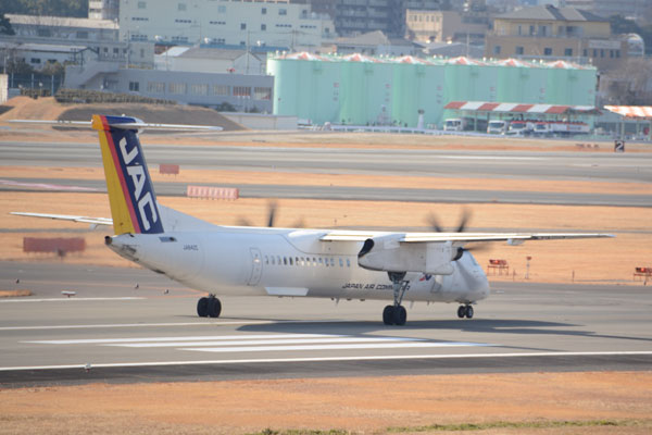 日本エアコミューター、レインボー塗装のDHC-8-Q400型機を退役　4月30日で