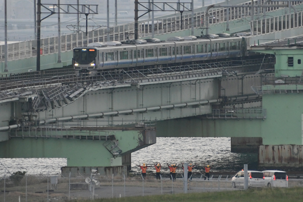 JR西日本、国鉄型車両201系全廃へ　京都・神戸線には225系を新製・追加投入