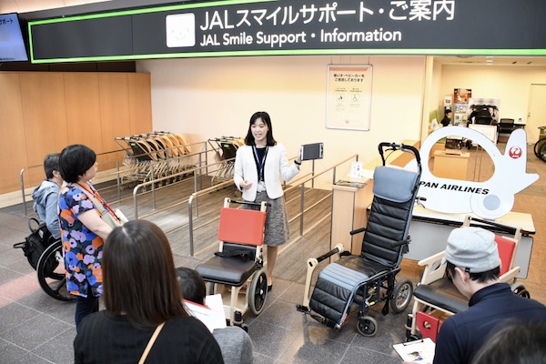 障がい者の移動不安解消へ　JAL、羽田で空港体験会実施