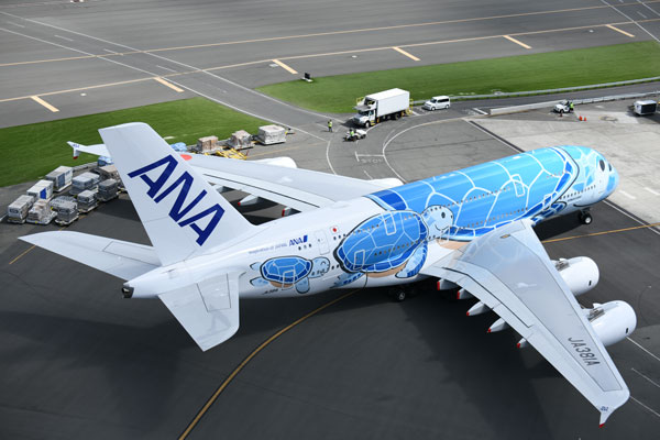 ANA、エアバスA380型機「フライングホヌ」の遊覧飛行を実施　成田発着で約90分飛行