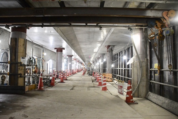 日比谷線「虎ノ門ヒルズ駅」建設現場に潜入　線路直下で地盤を掘削