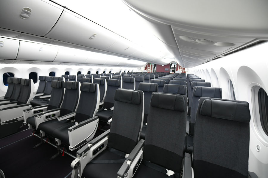 IATA、中央席の空席義務化を推奨せず　コスト上昇による”お得な旅の時代終焉”を警告