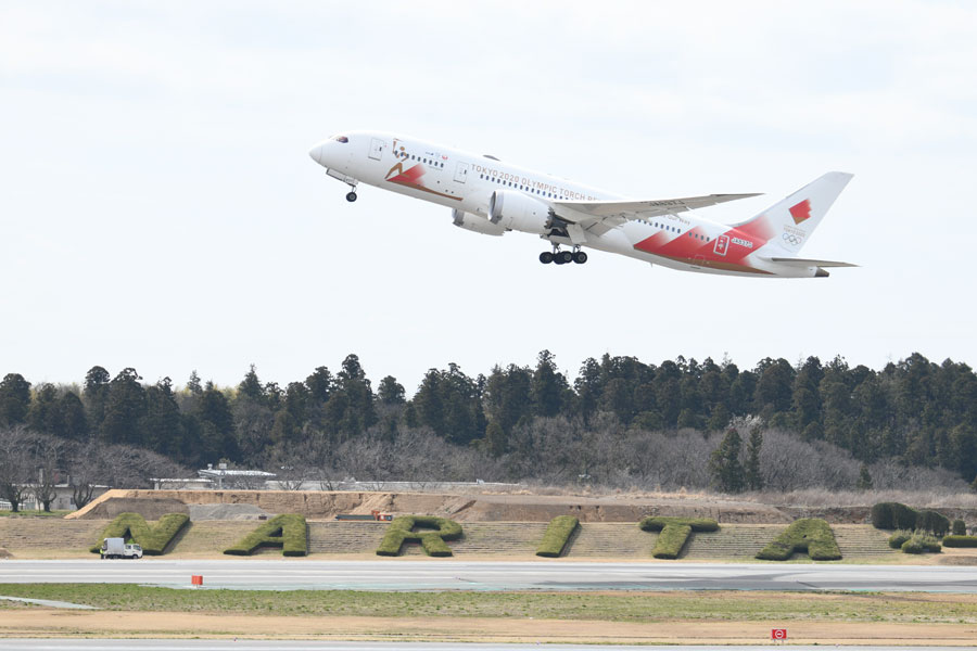 五輪聖火輸送機「TOKYO 2020号」が初離陸　松島基地に20日到着